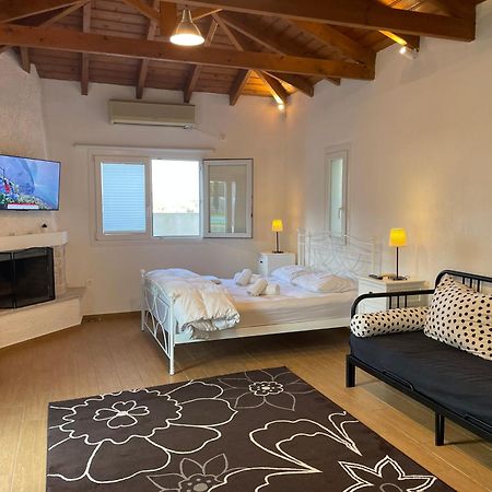 Pool Guesthouse Corinth Экстерьер фото