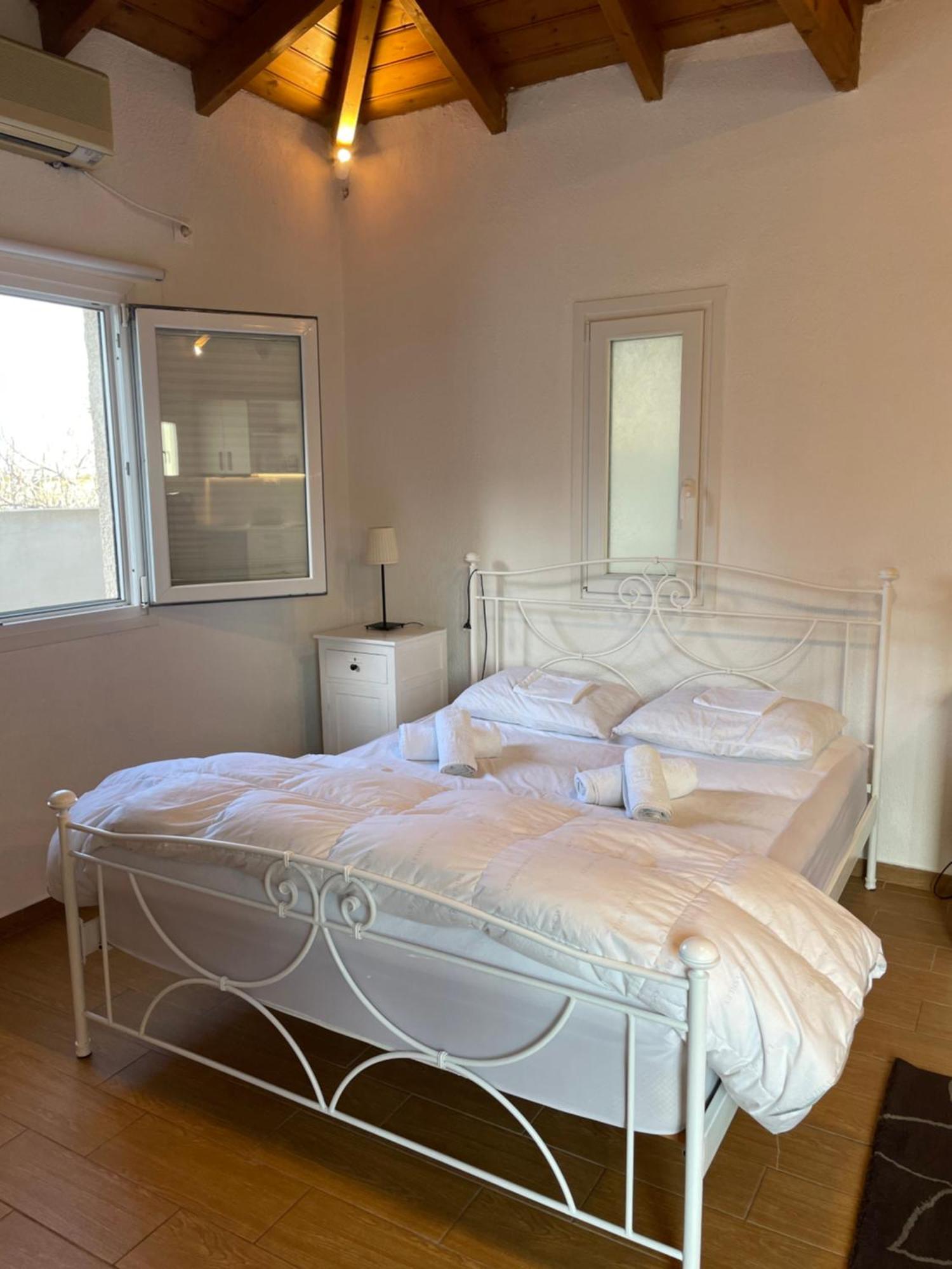 Pool Guesthouse Corinth Экстерьер фото