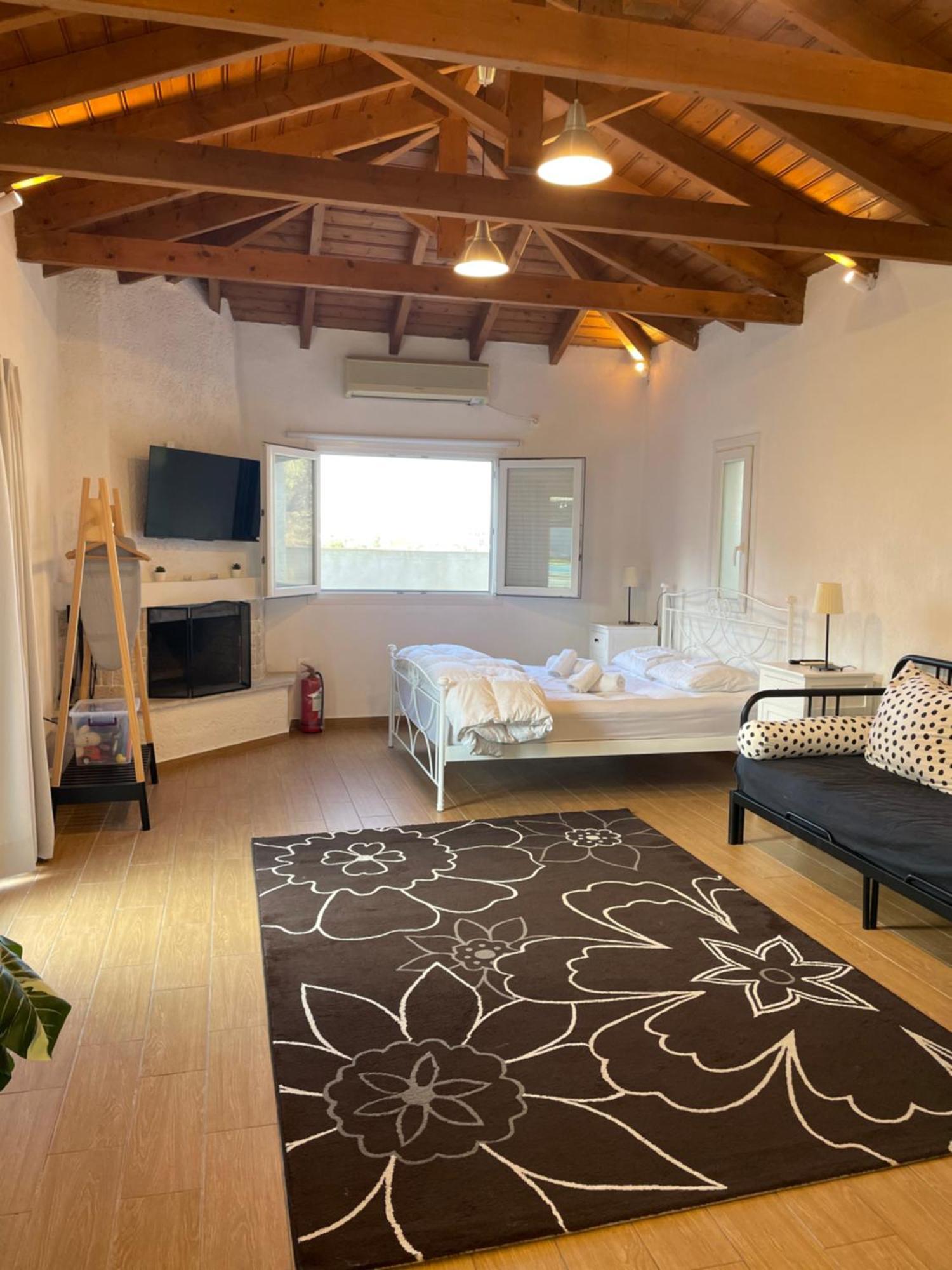 Pool Guesthouse Corinth Экстерьер фото