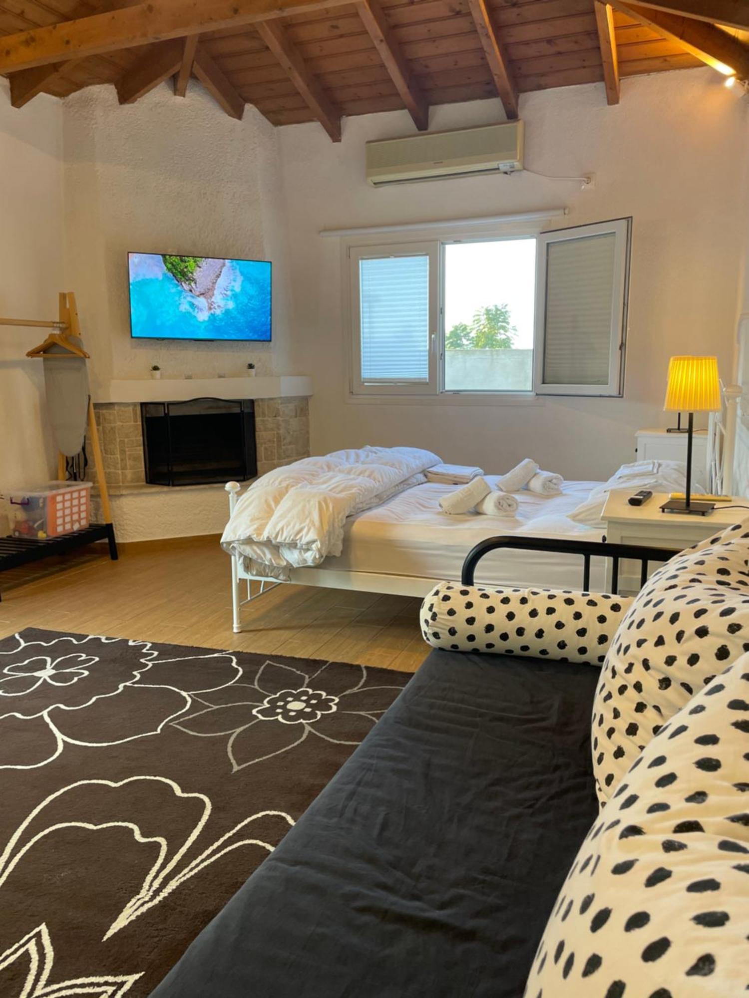 Pool Guesthouse Corinth Экстерьер фото
